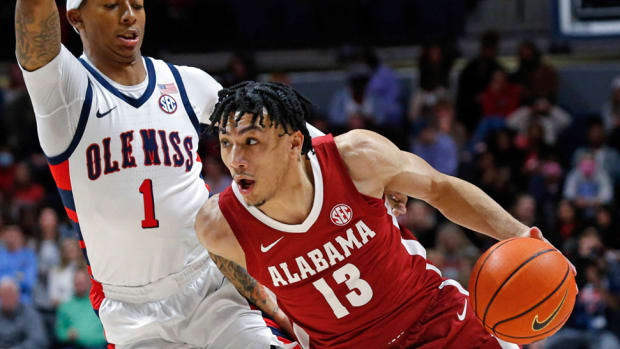 Former Alabama guard Jahvon Quinerly drives against Ole Miss. Quinerly now plays for Penny Hardaway at Memphis.